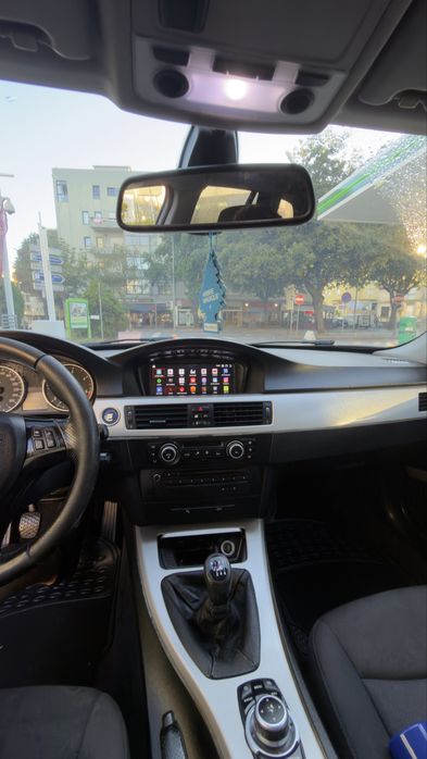 Bmw 318  (Lci) .