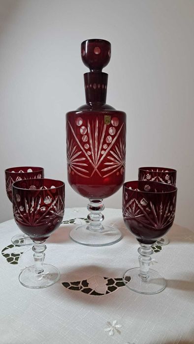 Rubinowa Kryształowa Karafka  plus  4 kieliszki