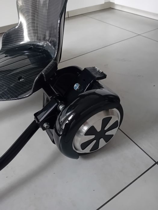 Siedzisko + deskorolka elektryczna