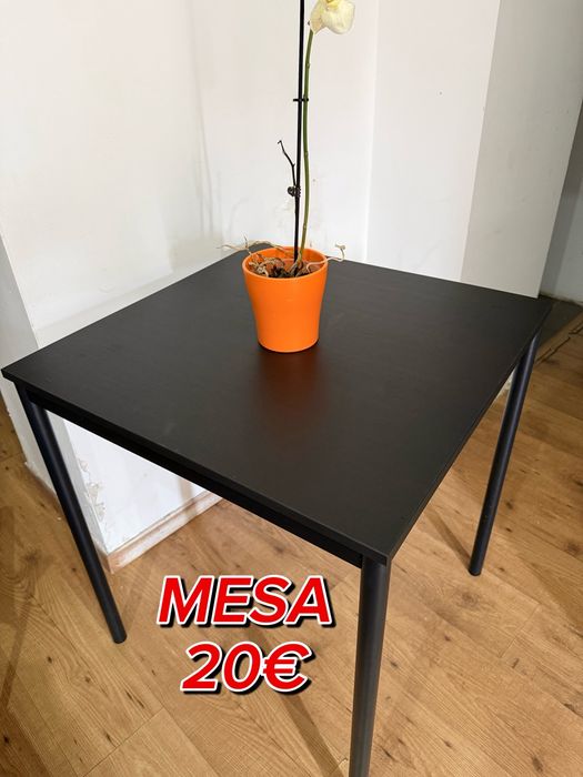 Mesa e 1 cadeira alta