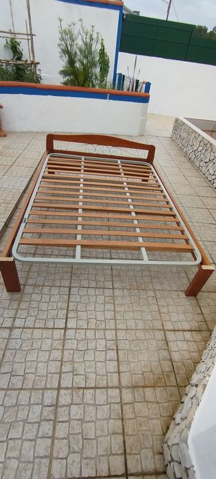 Cama casal em faia tipo sommier,com estrado s/cabeceira