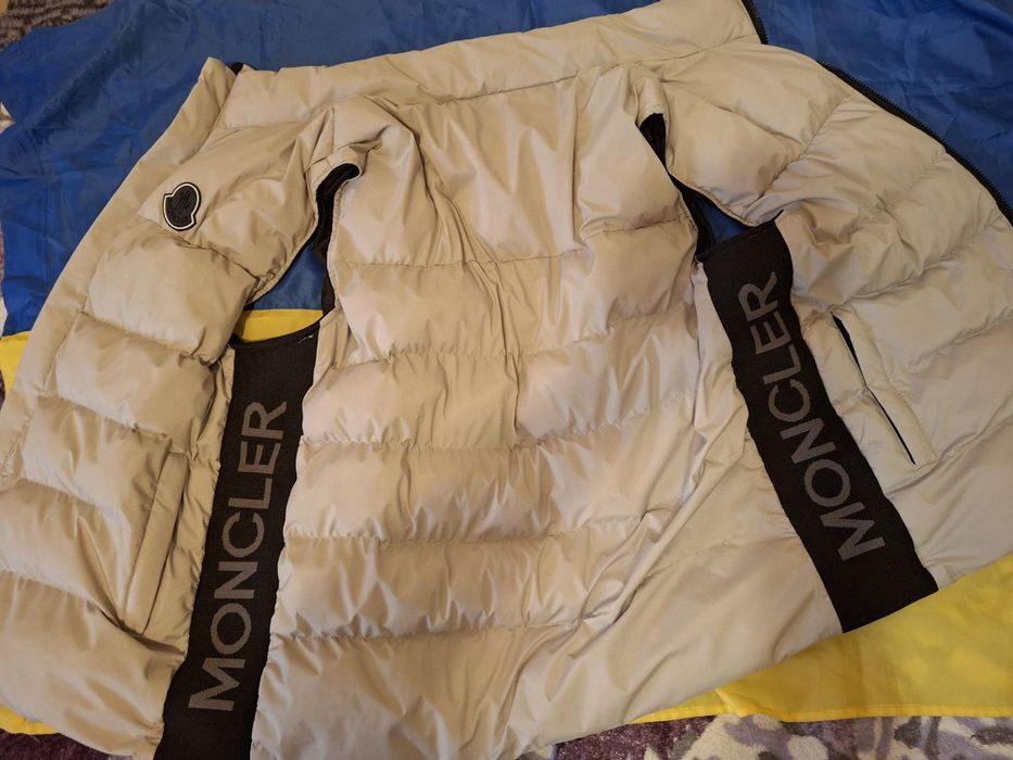 Жилетка Moncler б/у