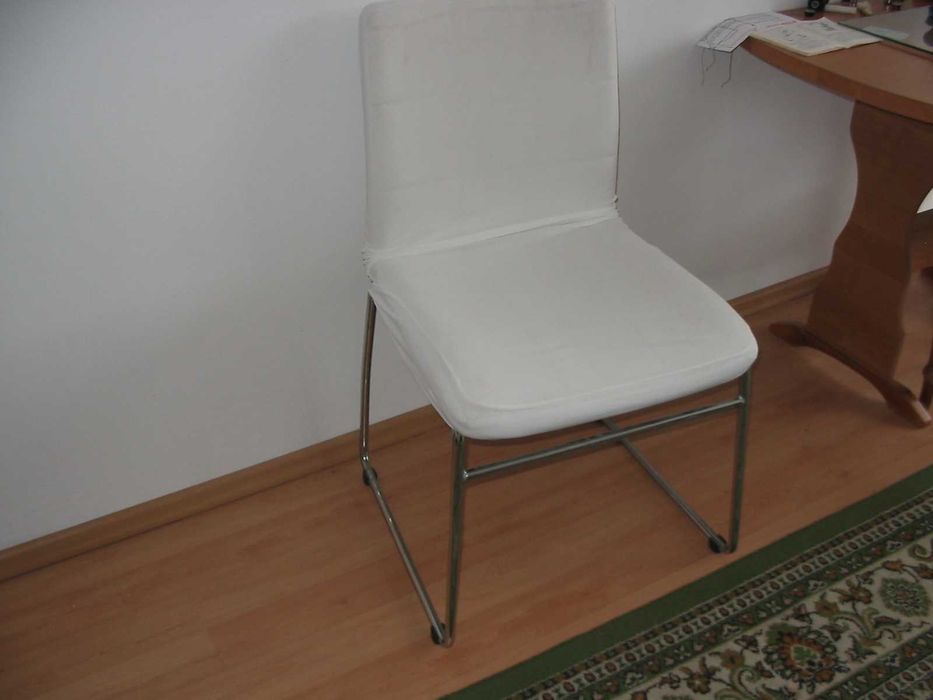 Krzesła białe / zestaw