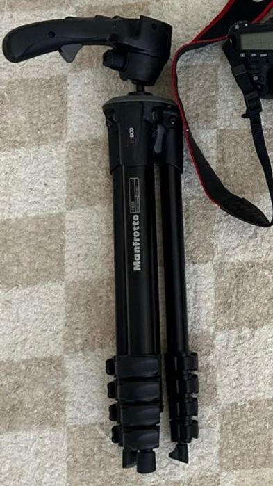 Máquina fotográfica Canon 90 D (32.5mp) + objetiva