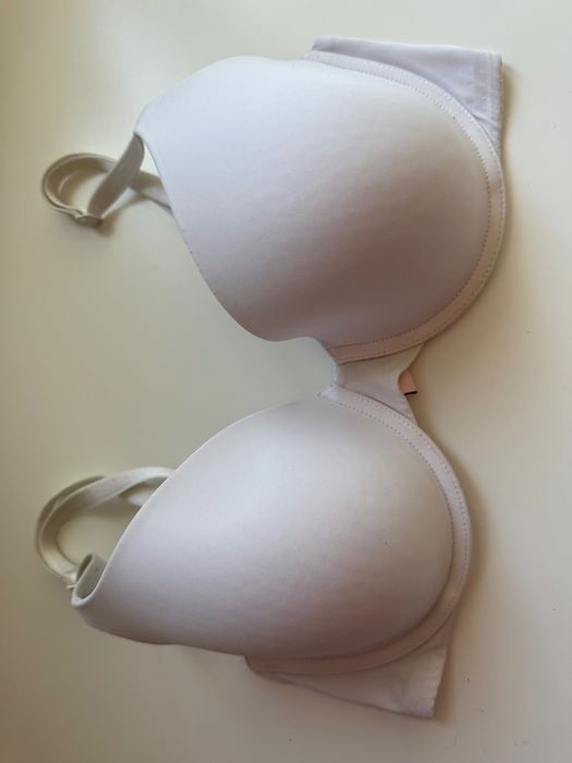 Biały biustonosz Victoria’s Secret