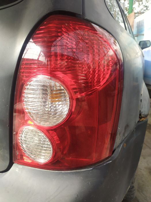 Продам капот Mazda 323f