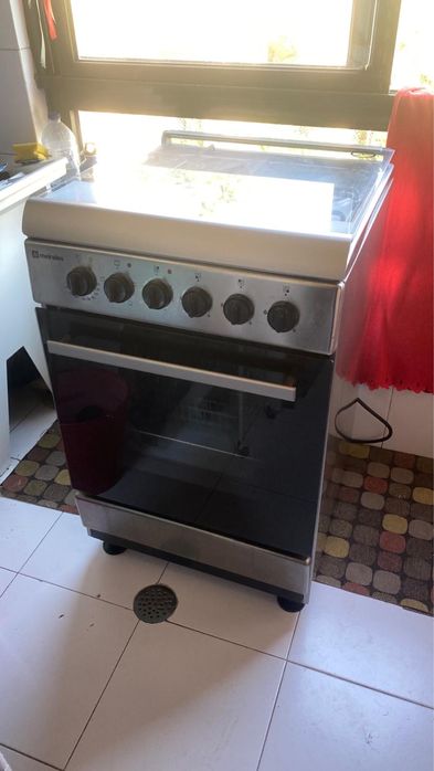 Fogão Meireles a gás/elétrico como novo – forno por estrear – 28 meses de garantia