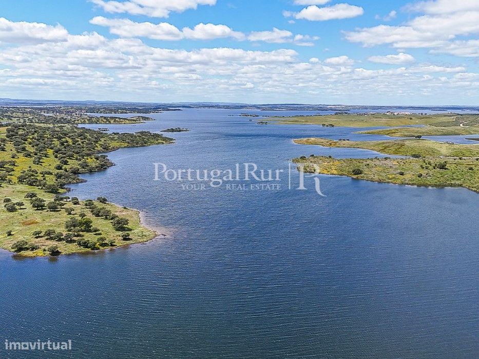 Herdade no Grande Lago do Alqueva - Projeto Turístico Aprovado (T10)