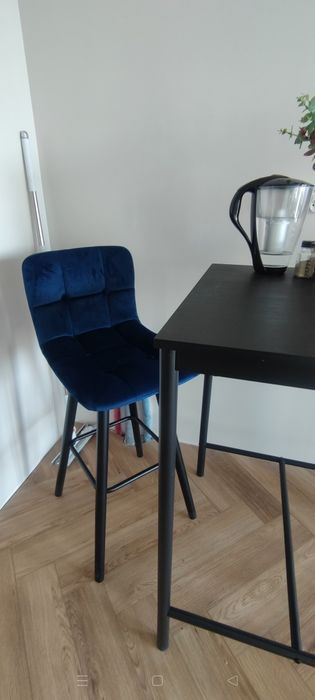 Komplet stół i krzesła barowe jak nowe