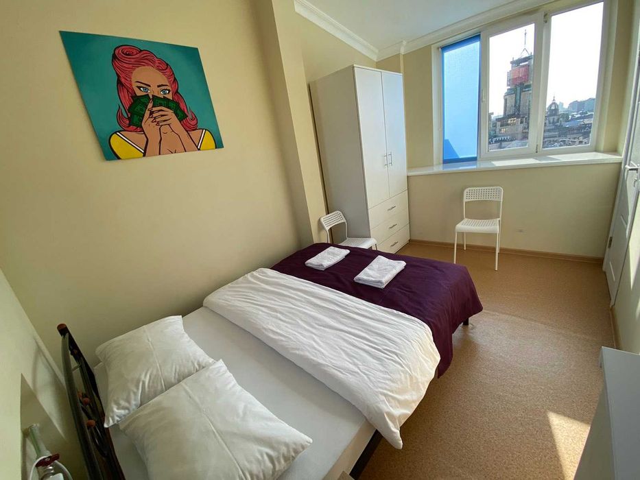 Стильний номер з краєвидом – оренда подобово