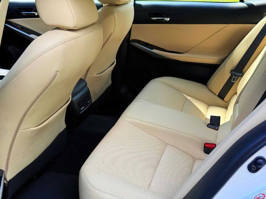 Lexus IS 300      2016