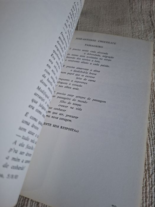 Poesia Edições MIC de Fernando Grade