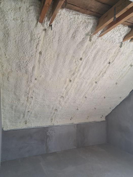 Ocieplanie pianką pur  poddasza dachy ocieplenie pianką izolacje strop