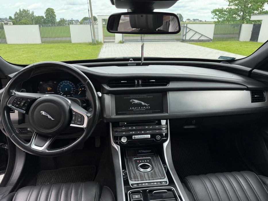 Jaguar xf 240 km lited edition !