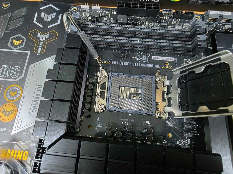 Материнська плата Asus TUF Gaming B760-PLUS WIFI D4