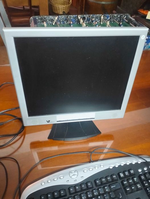 Monitor, teclado e rato