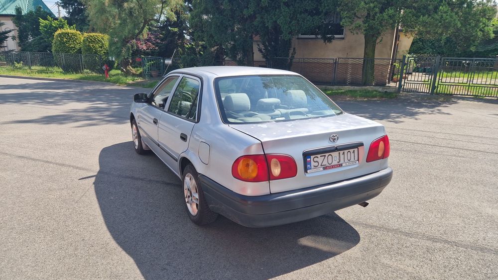 Toyota corolla e11