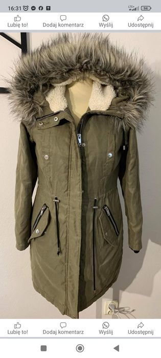 Parka House, rozmiar XS, poliester. Cena 35zł.
Długość 86/93cm, paszki