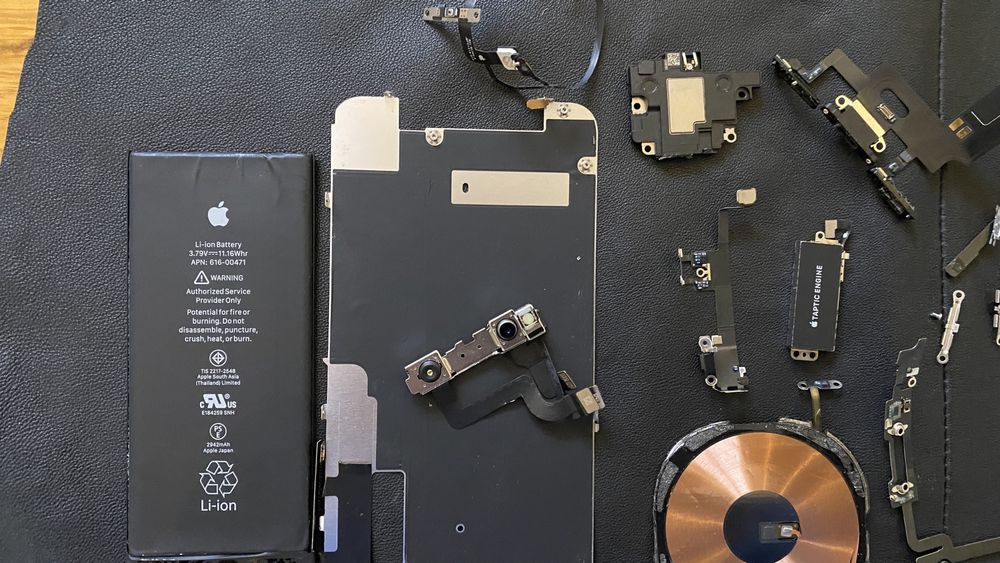 Iphone xr запчастини та акб.