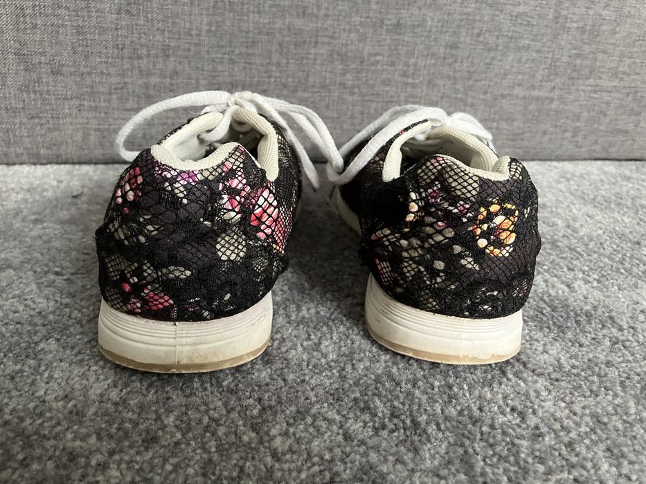 Buty trampki koronkowe kwiaty 37