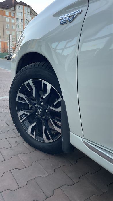 Mitsubishi Outlender PHEV, 2.0, без вложений!!!
