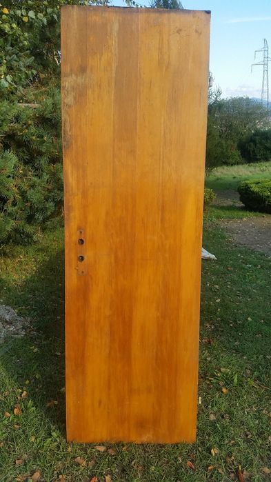 Drzwi z drewna okleionwane pasmowo