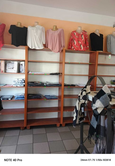 Likwidacja sklepu odzieżowego - sprzedaż wyposażenia