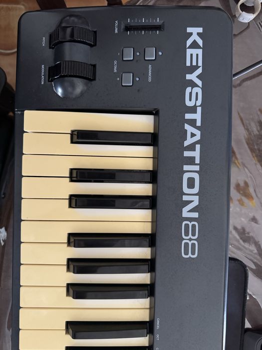 M-Audio Keystation 88 – Teclado MIDI + Oferta de suporte