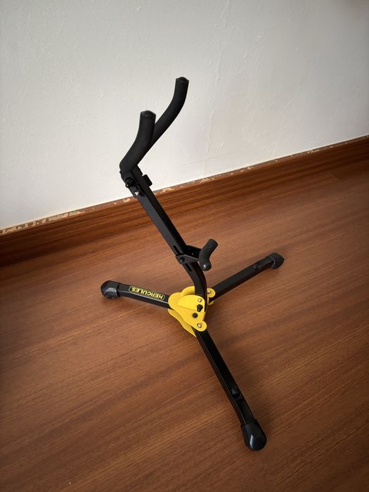 Startone SAS-75 Alto Sax + Suporte Hercules + Kit Limpeza + Neck Strap