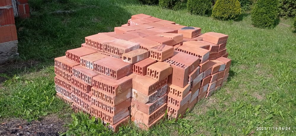 Cegła modularna stara około 200 szt