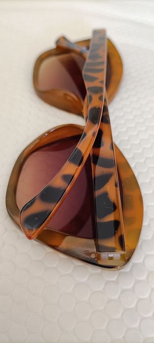 Óculos de sol novos