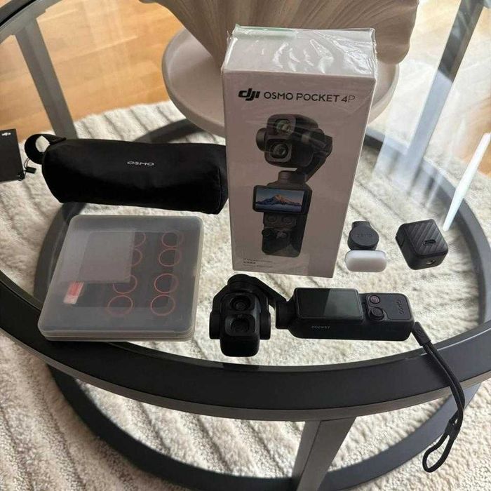 DJI Osmo Pocket 4 Creator Combo