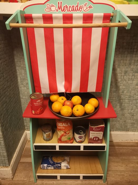 Bancada mini mercado /Teatro crianca