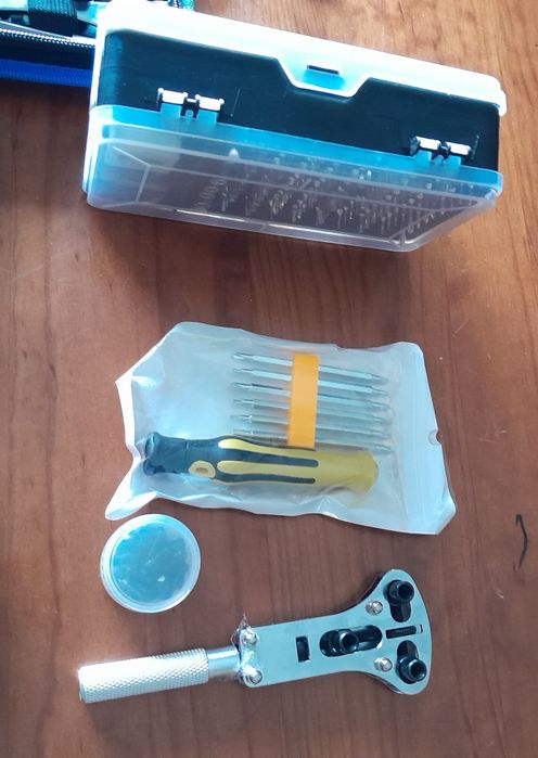 Ferramentas .Reparação Relojoaria. um ferro soldar. Também outras util