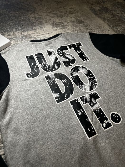 Кофта Nike з надписами на спині