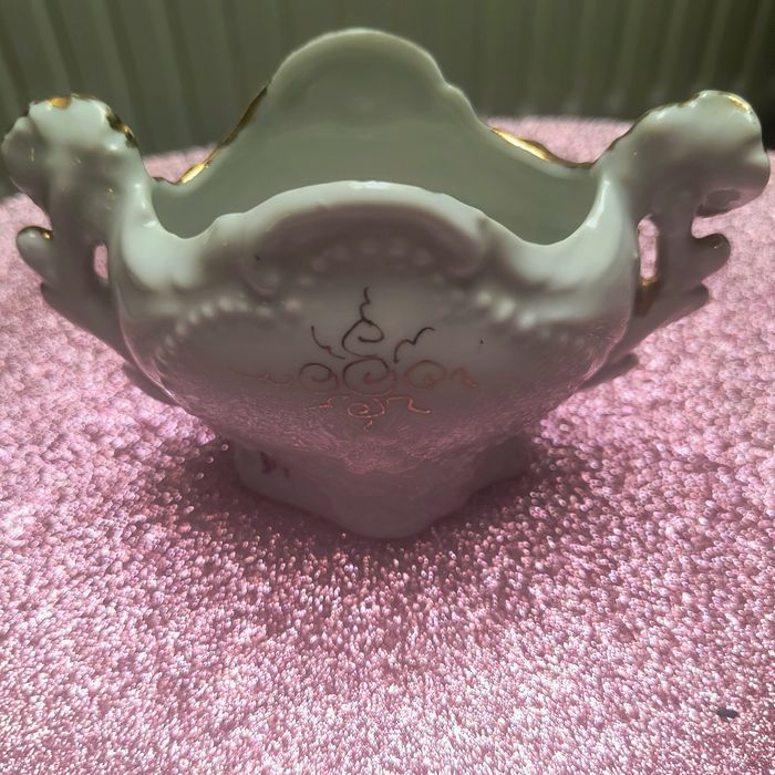 Złoty wazonik porcelana