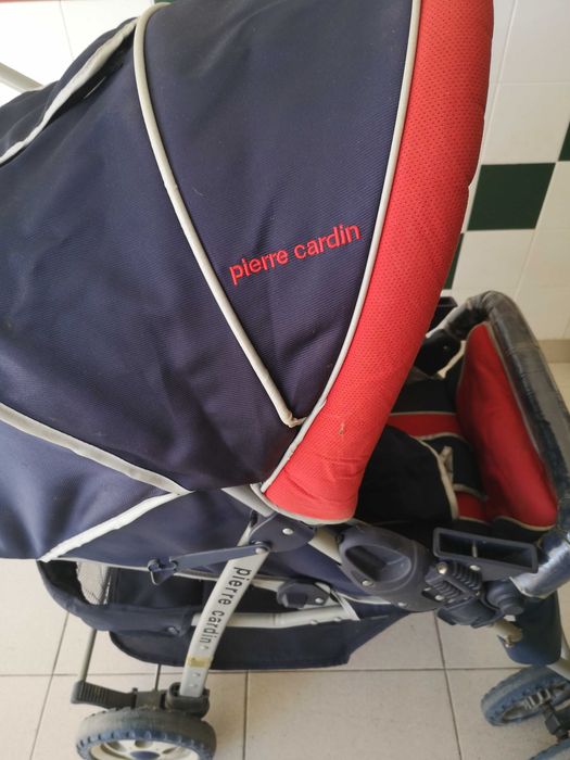 Carrinho de bebé duo da Pierre Cardin.