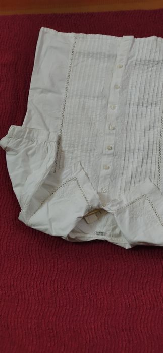 Blusa c/ gola manga curta.