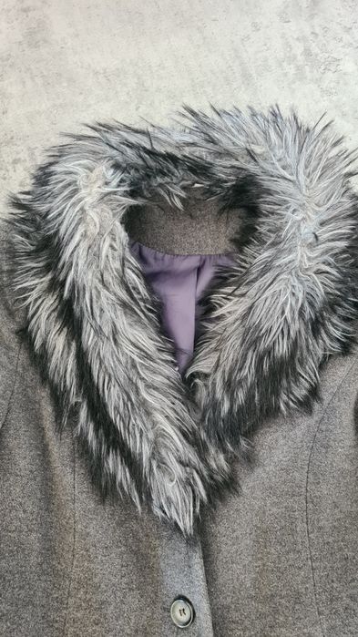 Bardzo długi płaszcz. Szary. Ciepły. Kołnierz sztuczne futerko