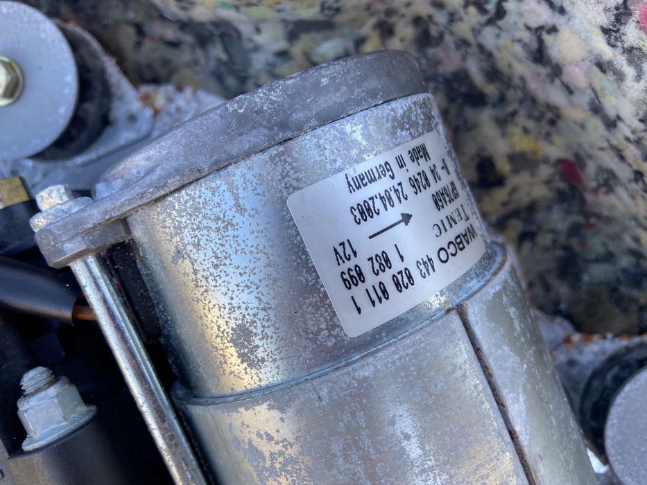 Пневмокомпрессор БМВ Е39 Е53 Пневмо Компрессор Компресор Germany Шрот