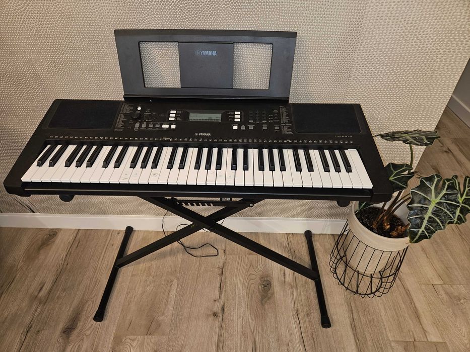 Keyboard Yamaha PSR-E373, statyw i pokrowiec