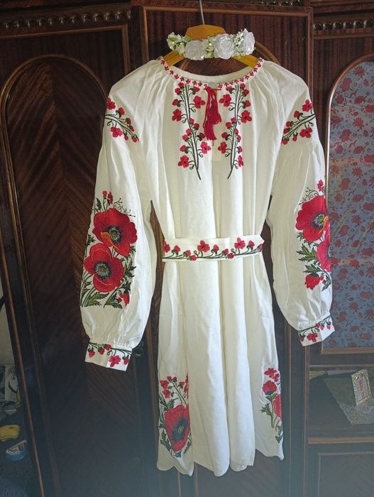 Продам вишукану вишиванку, сукня.