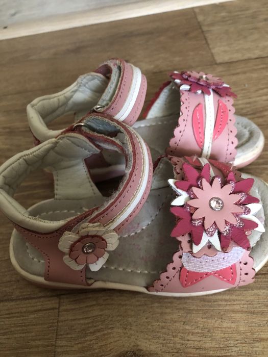 Босоніжки для дівчинки