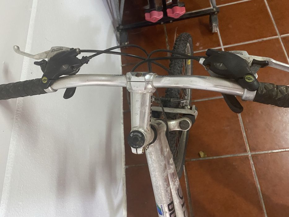 Bicicleta em aluminio