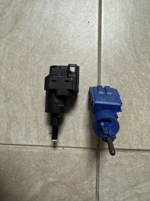 Czujnik położenia sprzegła oraz czujnik pedała hamulca Skoda Fabia 1