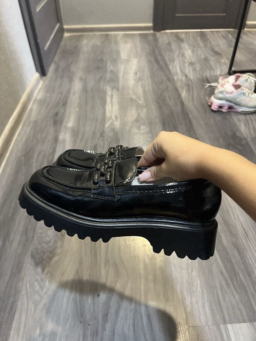 Туфлі, лофери.