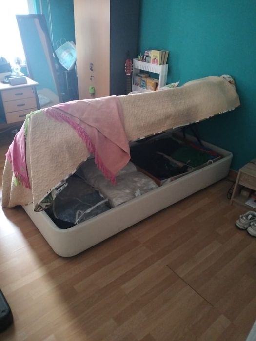 Cama Sommier em ótimo estado