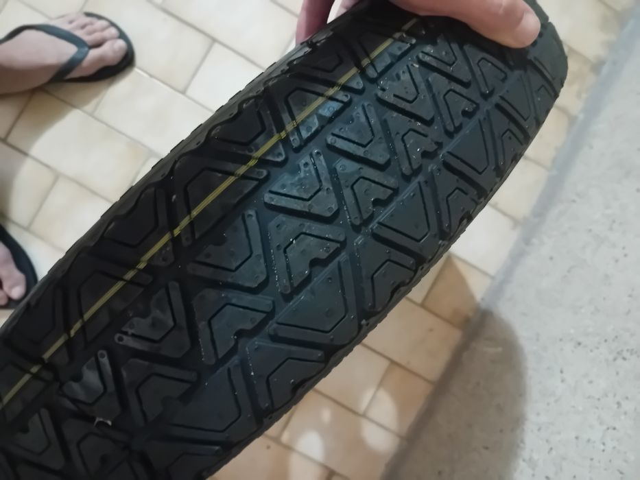 Pneu suplente furacão 4