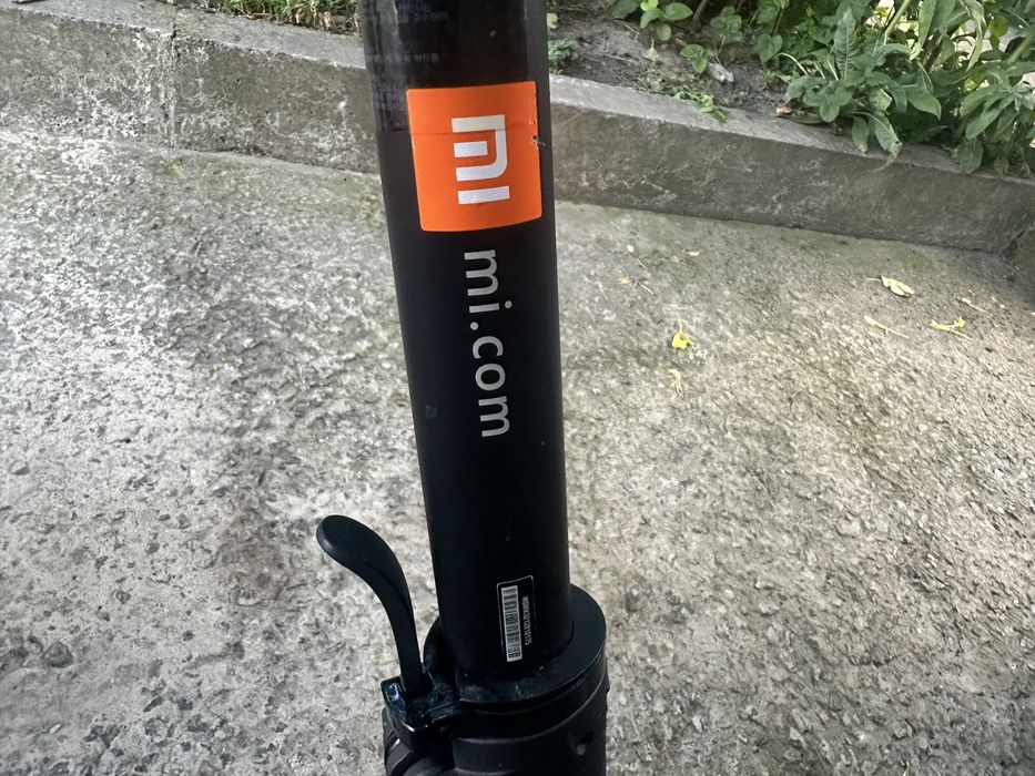 Терміново !!! Електросамокат Xiaomi Mi Scooter Essential Чорний