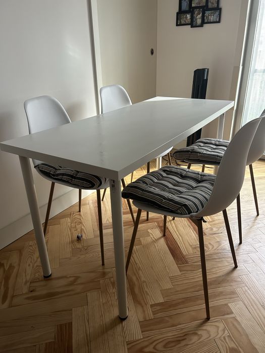 Mesa c/ 4 cadeiras